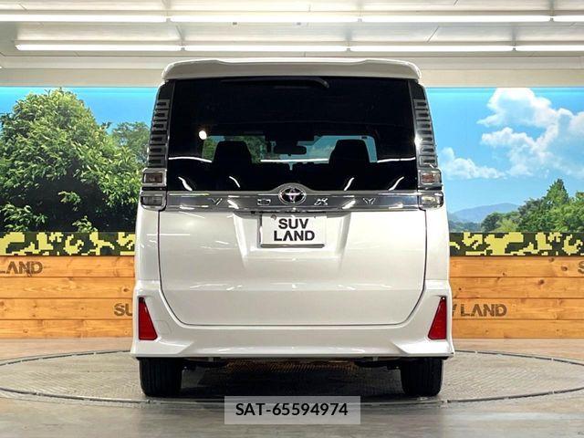 Toyota VOXY 2018-07 7458719-15