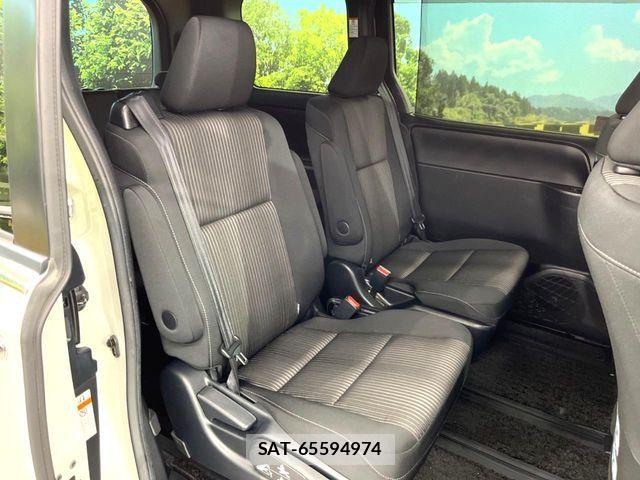 Toyota VOXY 2018-07 7458719-8