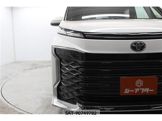 Toyota VOXY 2023-08 7458702-10