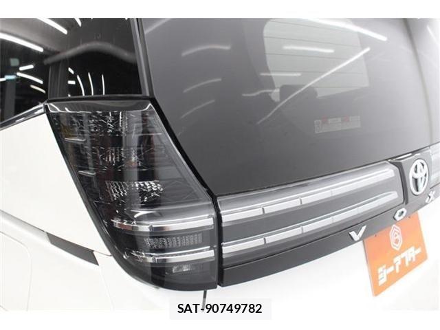 Toyota VOXY 2023-08 7458702-17