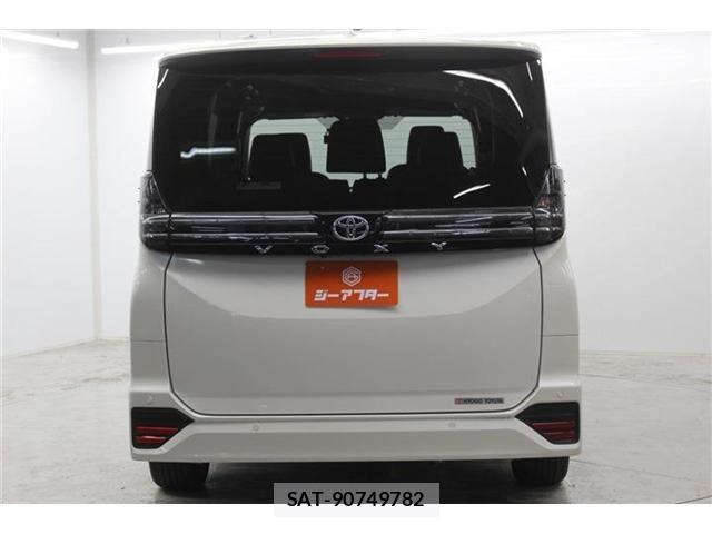 Toyota VOXY 2023-08 7458702-5
