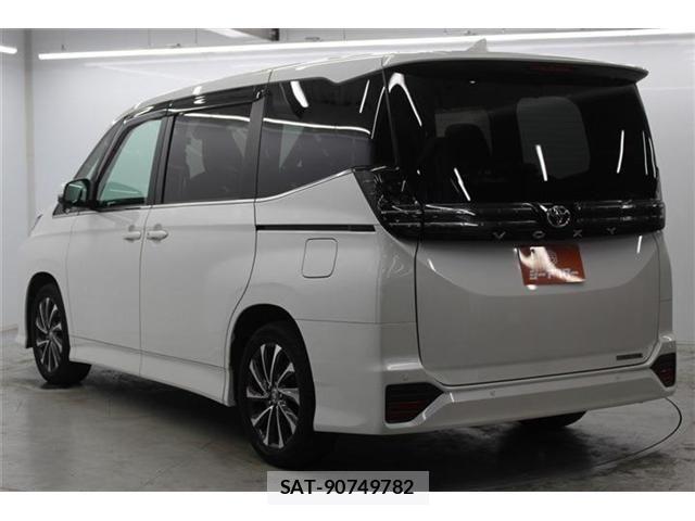 Toyota VOXY 2023-08 7458702-6