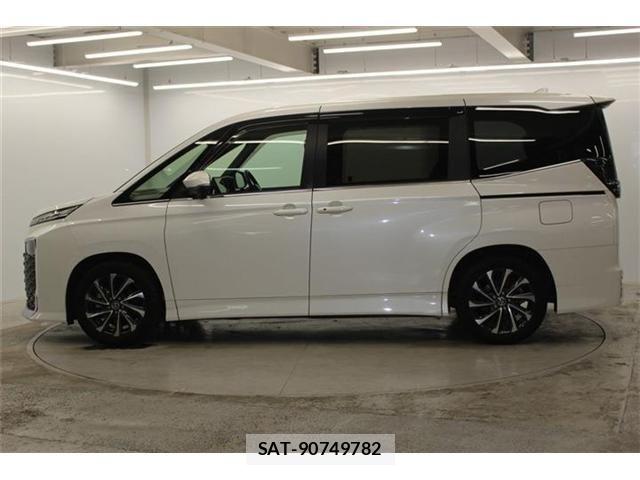 Toyota VOXY 2023-08 7458702-7