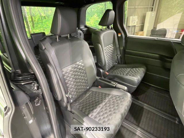 Toyota VOXY 2025-01 7458698-9