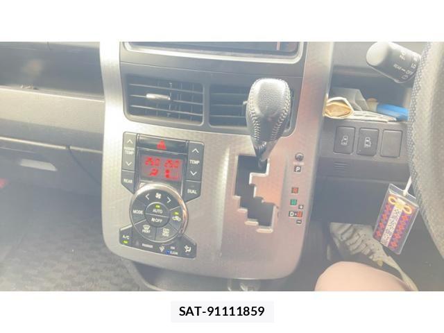Toyota VOXY 2013-09 7458756-12