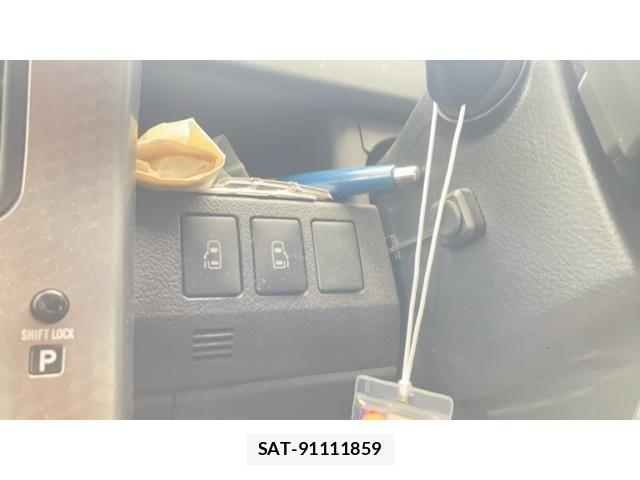 Toyota VOXY 2013-09 7458756-13