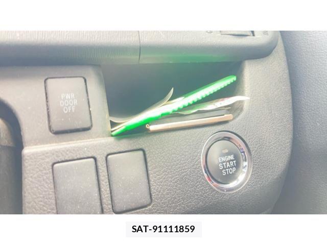Toyota VOXY 2013-09 7458756-14