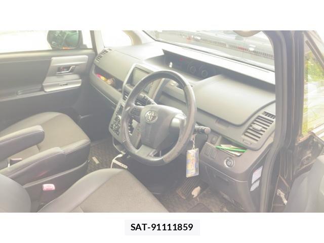 Toyota VOXY 2013-09 7458756-17