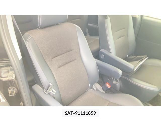Toyota VOXY 2013-09 7458756-18