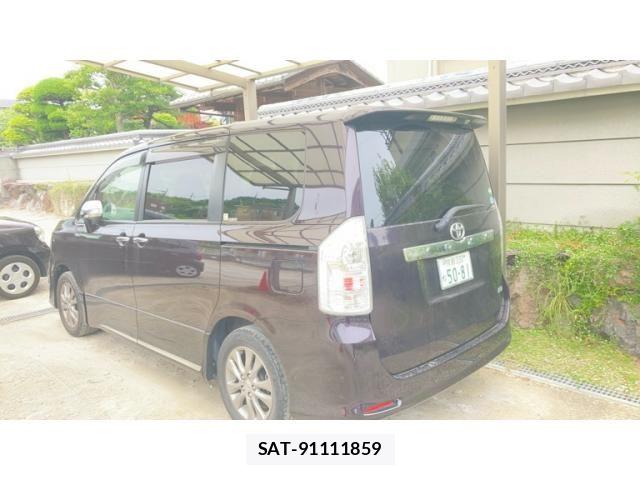 Toyota VOXY 2013-09 7458756-5