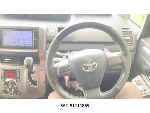 Toyota VOXY 2013-09 7458756-8