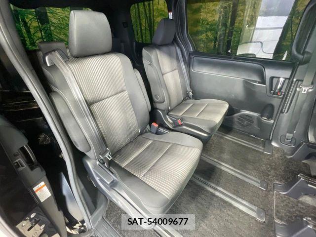 Toyota VOXY 2019-07 7458716-9