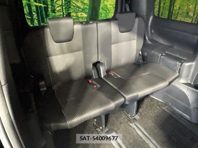 Toyota VOXY 2019-07 7458716-10
