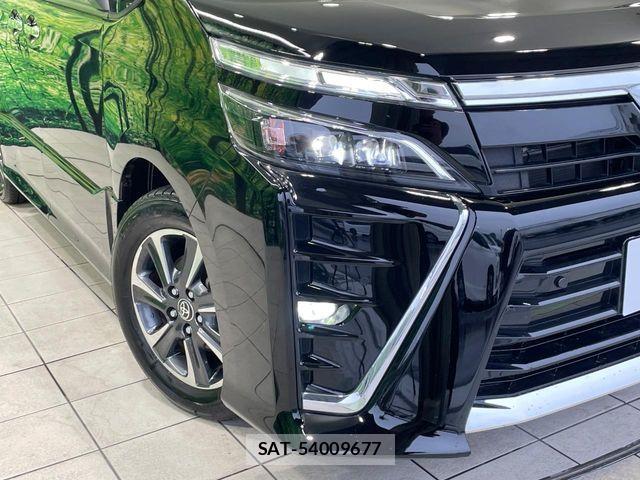 Toyota VOXY 2019-07 7458716-13