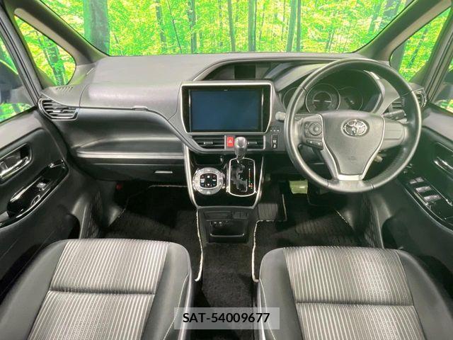 Toyota VOXY 2019-07 7458716-1
