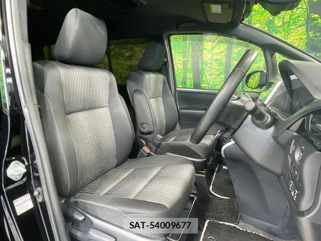 Toyota VOXY 2019-07 7458716-8