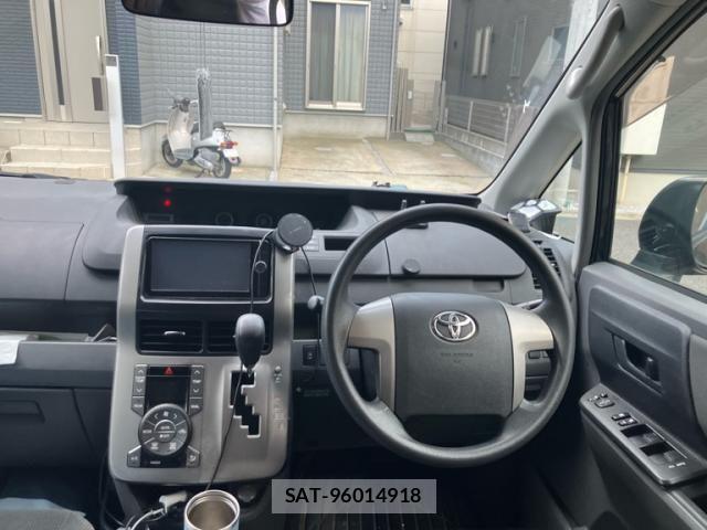 Toyota VOXY 2008-01 7458765-6