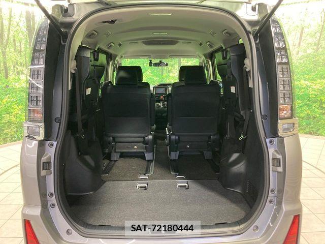 Toyota VOXY 2015-06 7503618-10