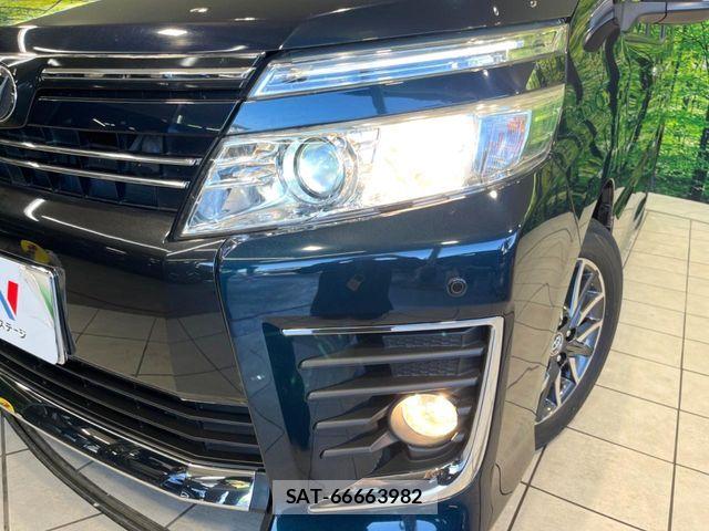 Toyota VOXY 2015-09 7503624-11