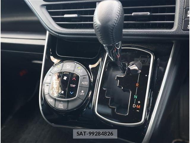 Toyota VOXY 2021-06 7503587-9
