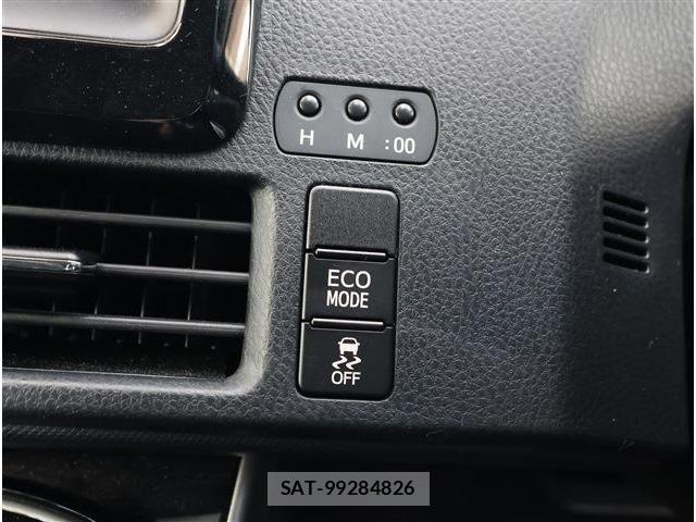 Toyota VOXY 2021-06 7503587-11