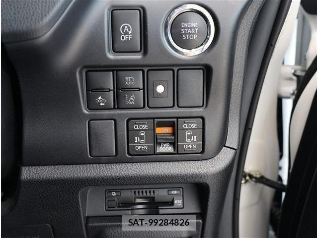 Toyota VOXY 2021-06 7503587-12