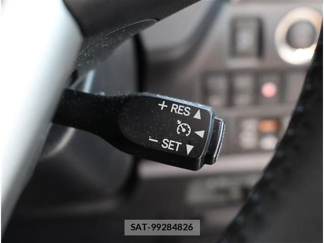 Toyota VOXY 2021-06 7503587-14