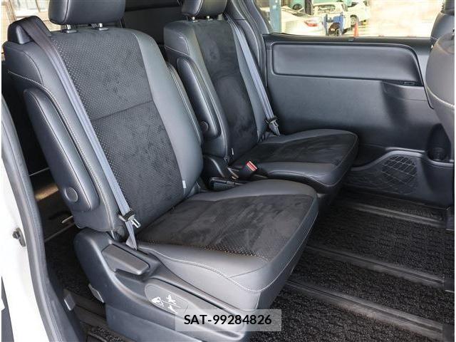 Toyota VOXY 2021-06 7503587-16