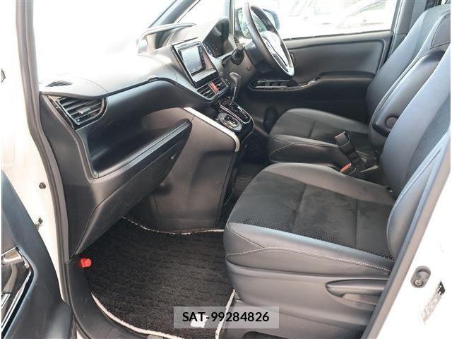 Toyota VOXY 2021-06 7503587-17