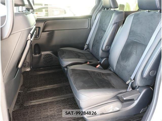 Toyota VOXY 2021-06 7503587-18