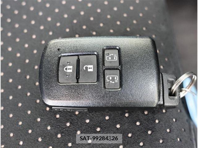 Toyota VOXY 2021-06 7503587-20