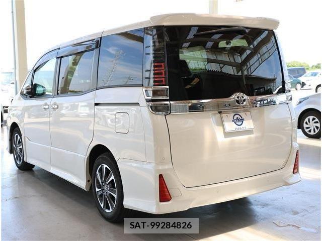 Toyota VOXY 2021-06 7503587-26
