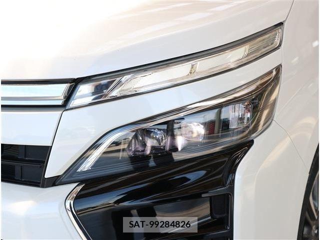 Toyota VOXY 2021-06 7503587-28