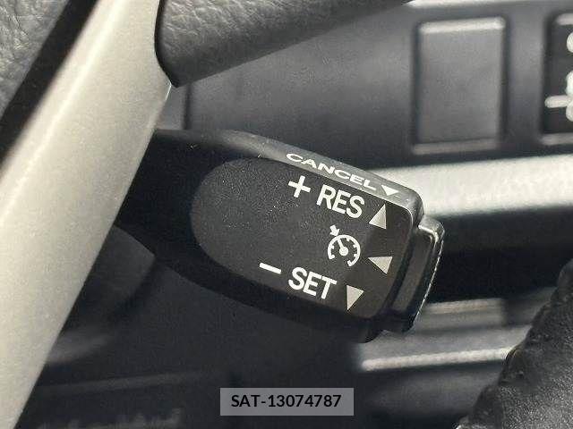 Toyota VOXY 2018-11 7503601-9