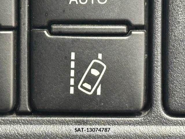 Toyota VOXY 2018-11 7503601-10