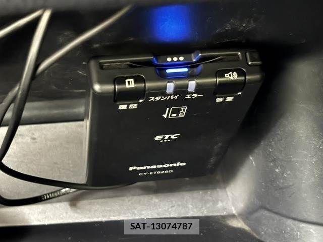 Toyota VOXY 2018-11 7503601-11