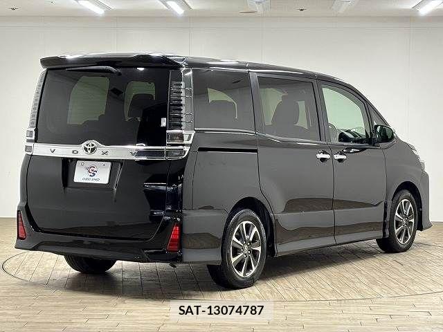 Toyota VOXY 2018-11 7503601-15