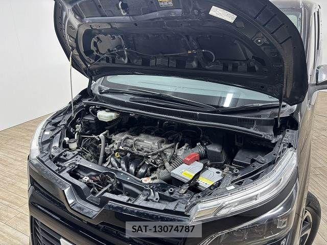 Toyota VOXY 2018-11 7503601-17