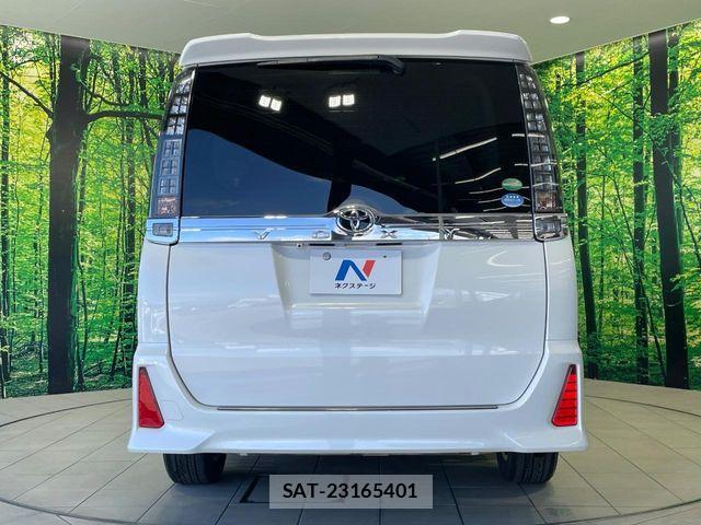 Toyota VOXY 2016-02 7503620-15