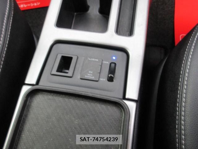 Toyota VOXY 2013-10 7503639-12