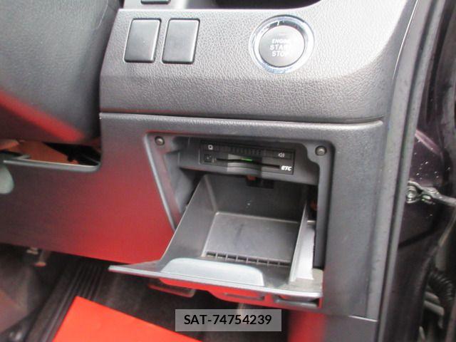 Toyota VOXY 2013-10 7503639-13