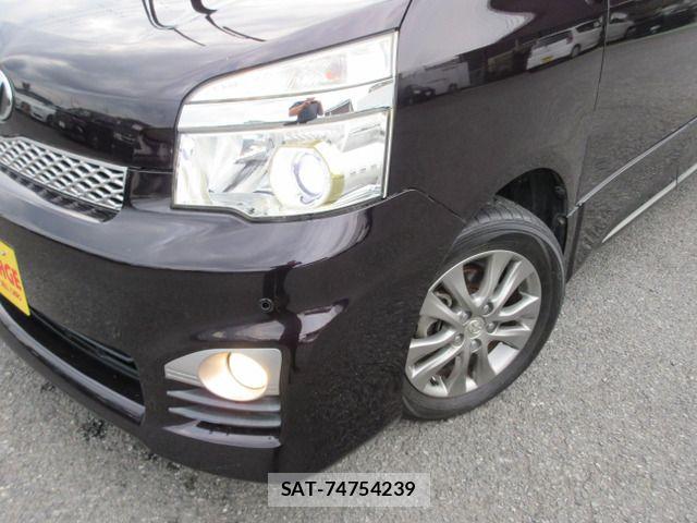 Toyota VOXY 2013-10 7503639-15