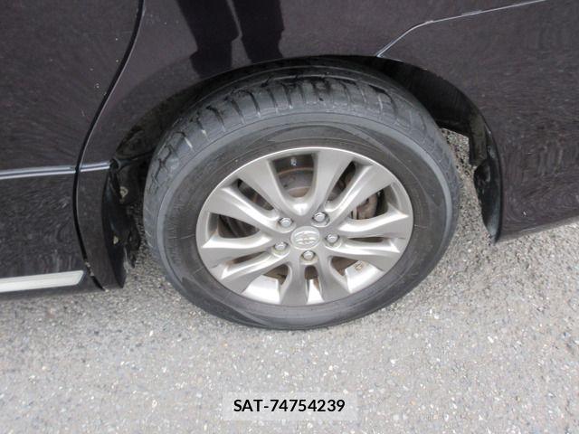 Toyota VOXY 2013-10 7503639-16