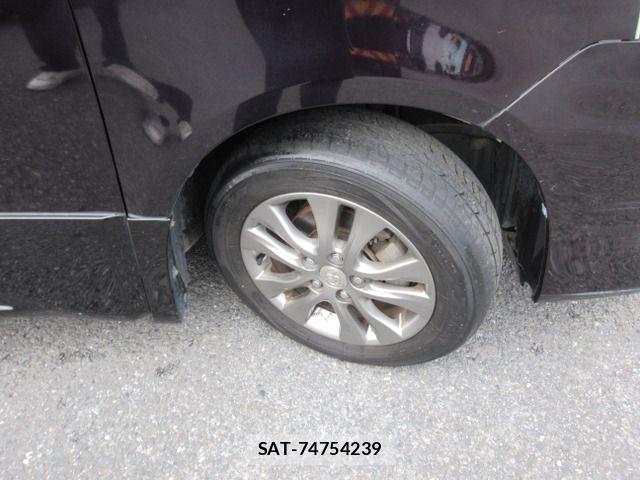 Toyota VOXY 2013-10 7503639-18