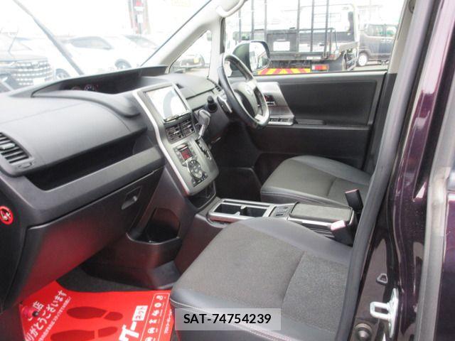 Toyota VOXY 2013-10 7503639-2
