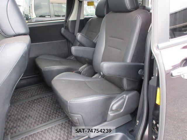 Toyota VOXY 2013-10 7503639-3