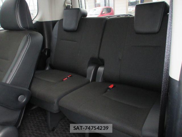 Toyota VOXY 2013-10 7503639-4