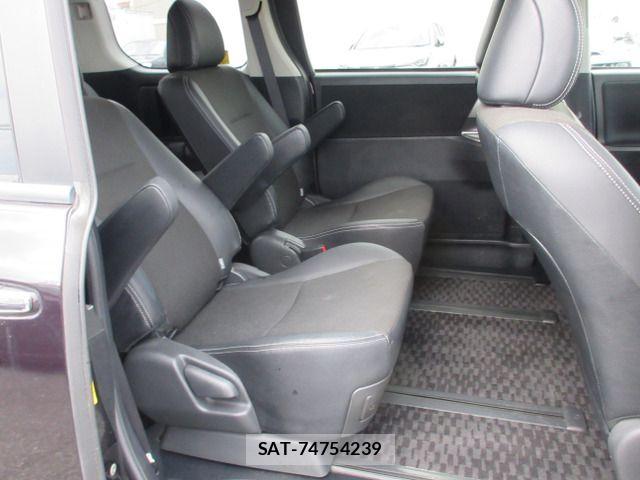 Toyota VOXY 2013-10 7503639-6