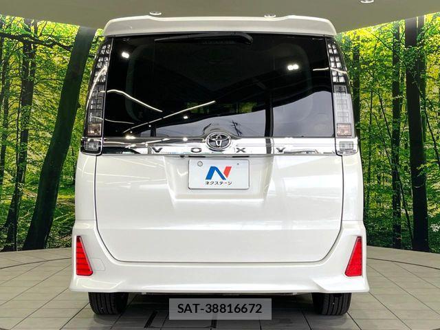 Toyota VOXY 2015-04 7503628-15