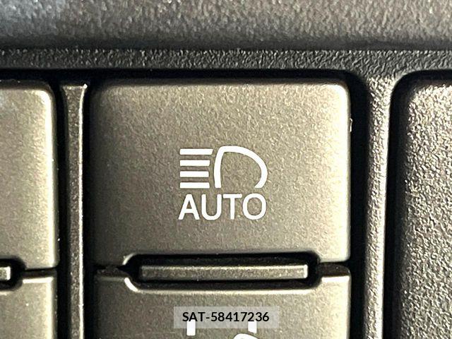 Toyota VOXY 2021-06 7503582-11